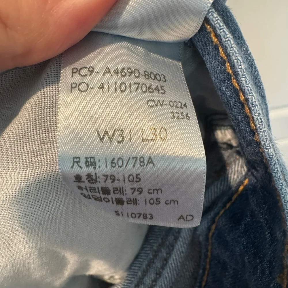 LEVI’S Middy Straight Medium Wash Mid Rise Denim Jeans Causal Womens Size 31